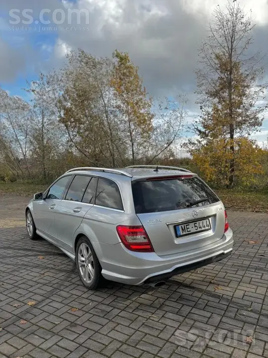 Mercedes-Benz C220 2012 photo 4
