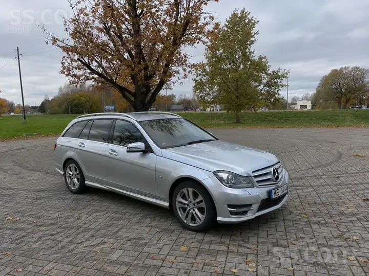 Mercedes-Benz C220 2012 photo 3