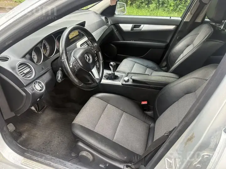 Mercedes-Benz C220 2012 photo 5