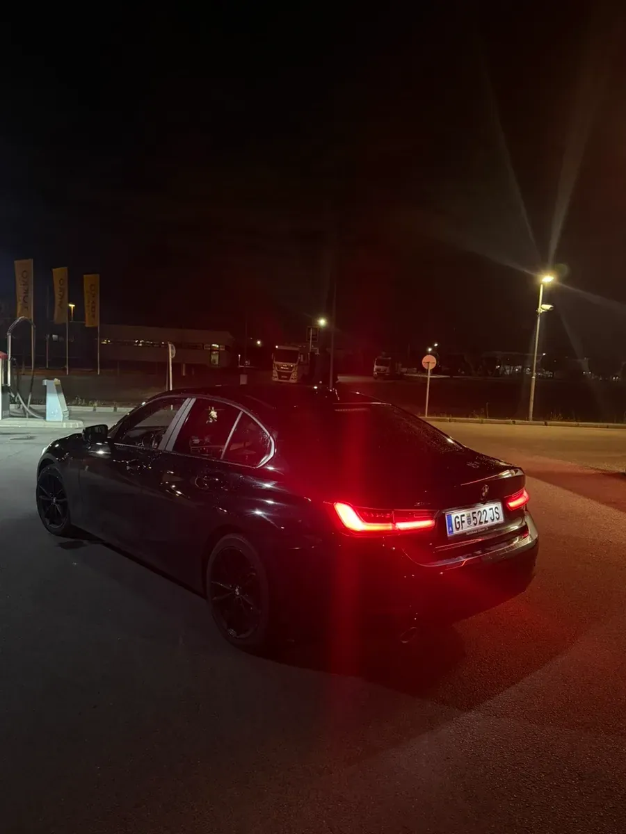 BMW 3 Series 2019 photo 3