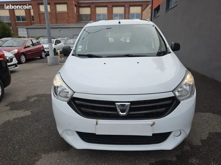 Dacia Lodgy 2014 photo 2