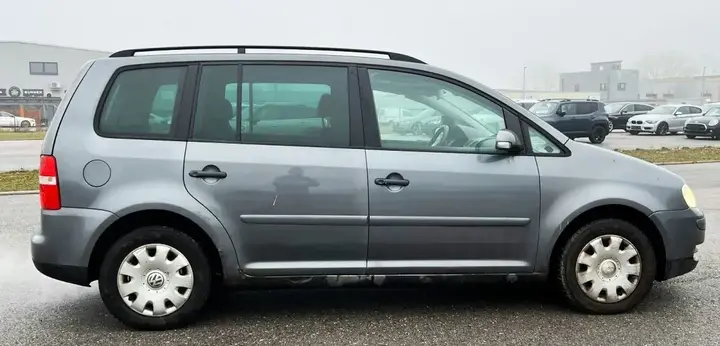 Volkswagen Touran 2006 photo 2