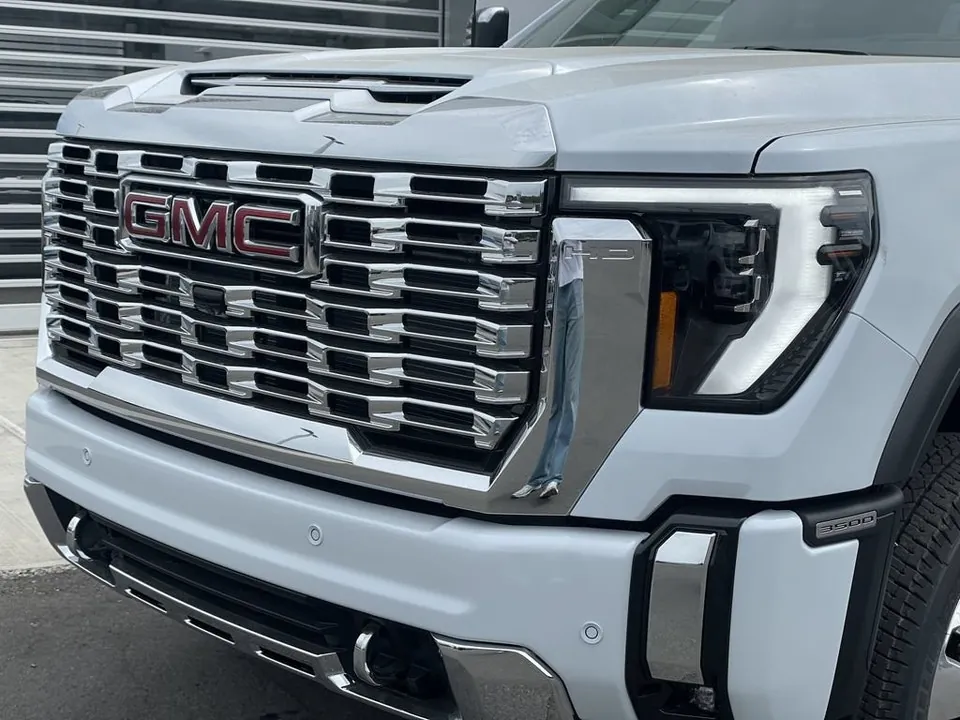 GMC Sierra 3500Hd 2026 photo 3