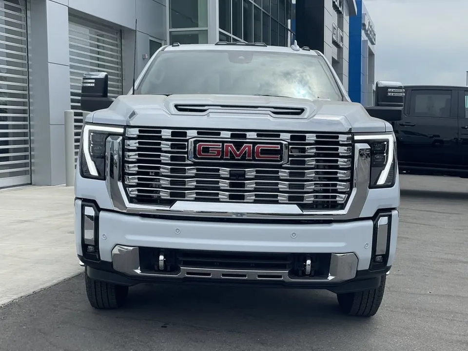 GMC Sierra 3500Hd 2026 photo 2