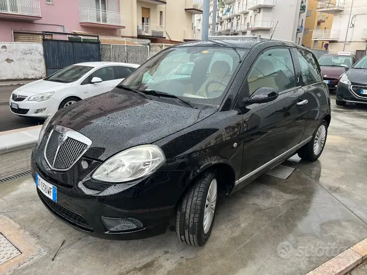 Lancia Ypsilon