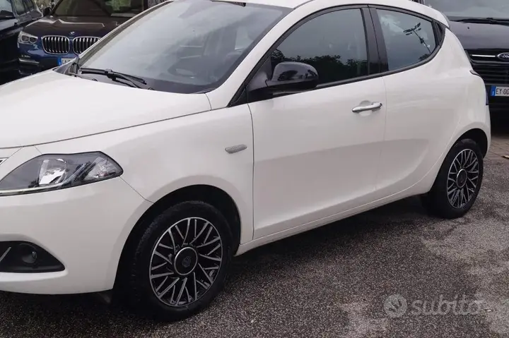 Lancia Ypsilon 2023 photo 2