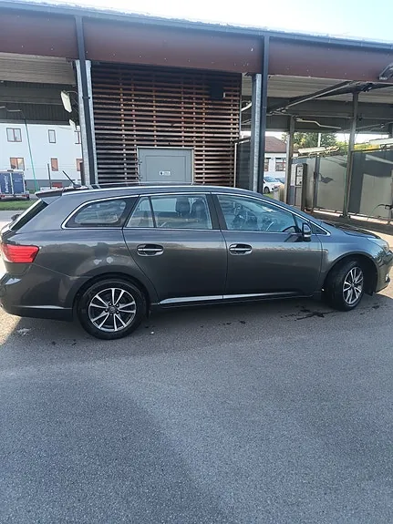 Toyota Avensis 2012 photo 3