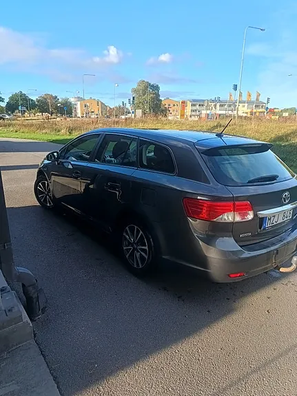 Toyota Avensis 2012 photo 2