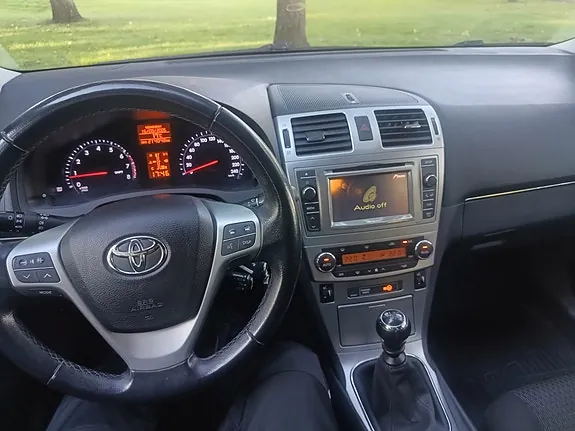 Toyota Avensis 2012 photo 5