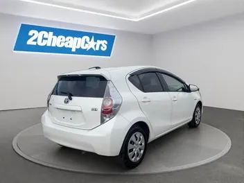 Toyota Aqua 2013 photo 5