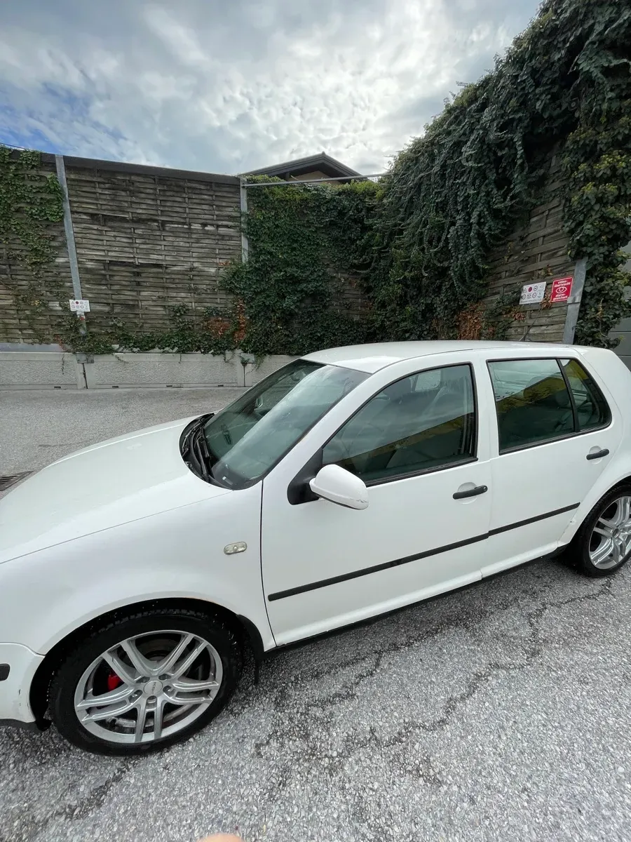 Volkswagen Golf 2003 photo 2
