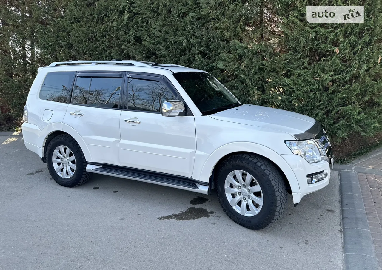 Mitsubishi Pajero Wagon 2011 photo 2