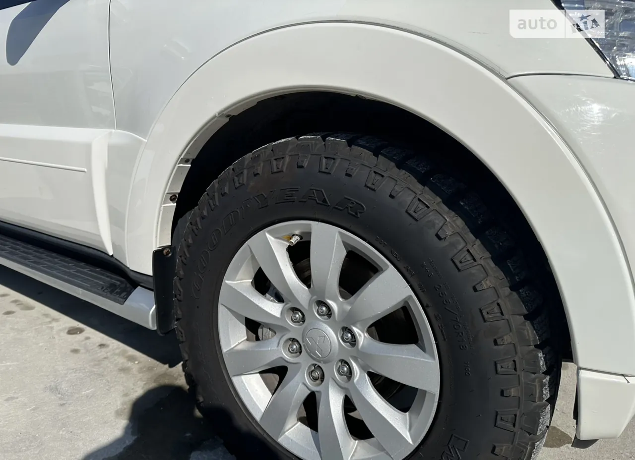 Mitsubishi Pajero Wagon 2011 photo 4