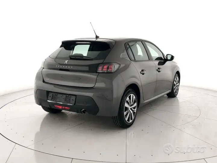 Peugeot 208 2023 photo 3