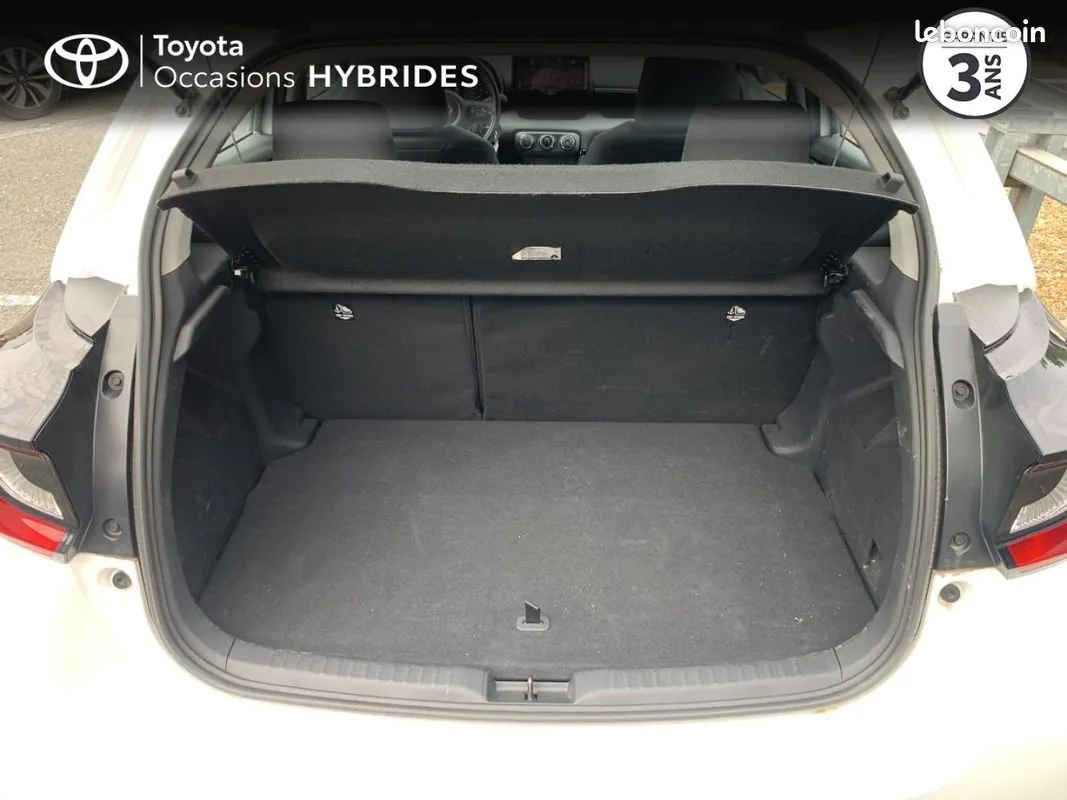 Toyota Yaris 2024 photo 2