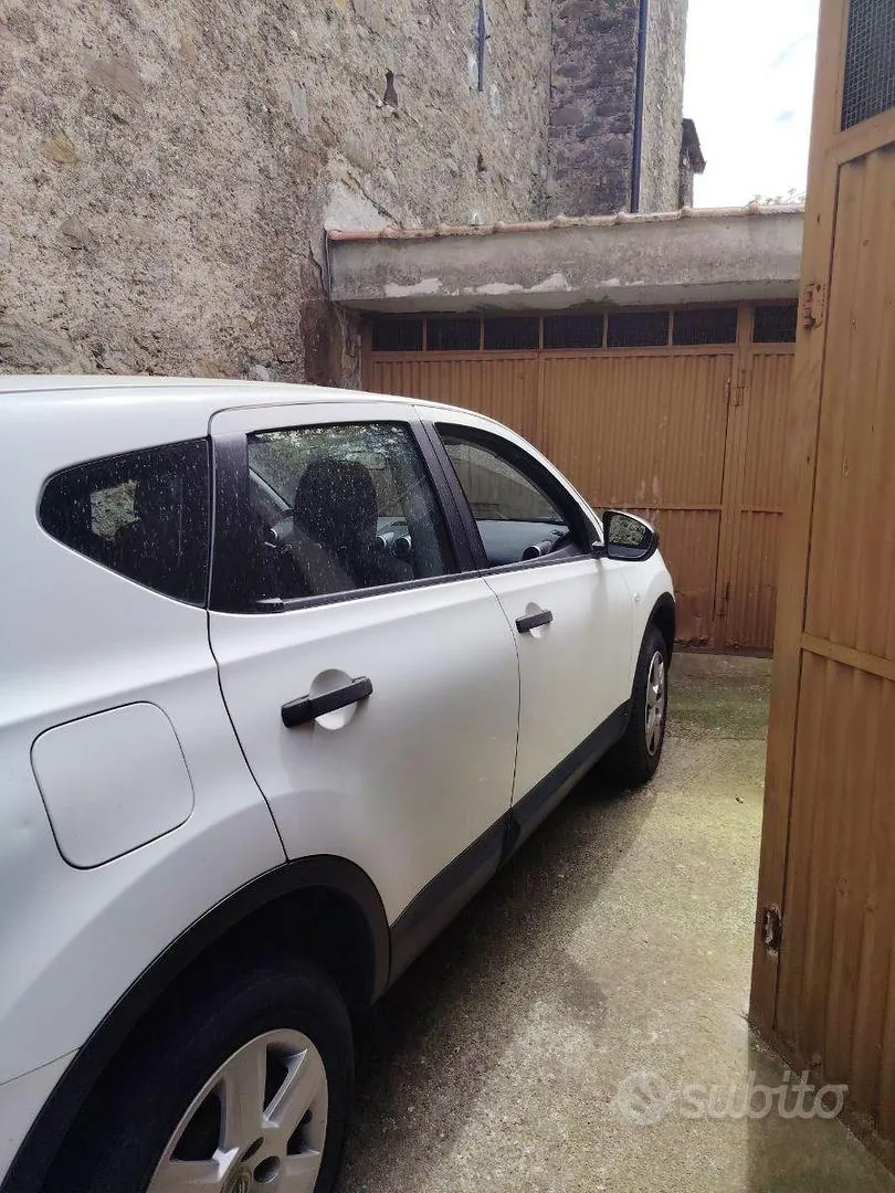 Nissan Qashqai 2012 photo 2