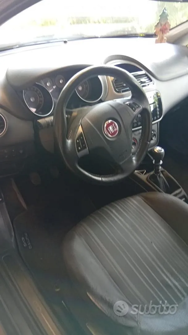 Fiat Punto 2012 photo 3