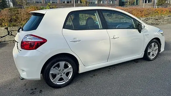 Toyota Auris 2011 photo 3
