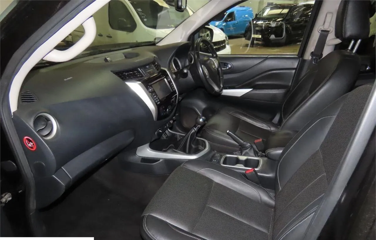 Nissan Navara 2017 photo 2