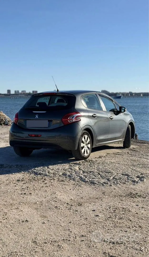 Peugeot 208 2012 photo 2
