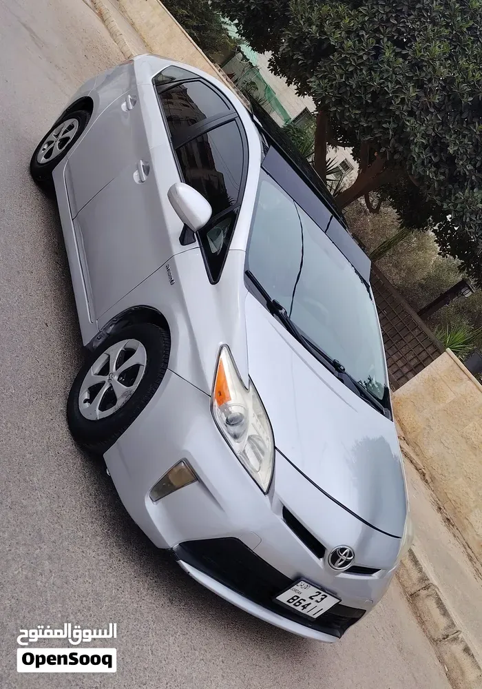 Toyota Prius 2014 photo 2