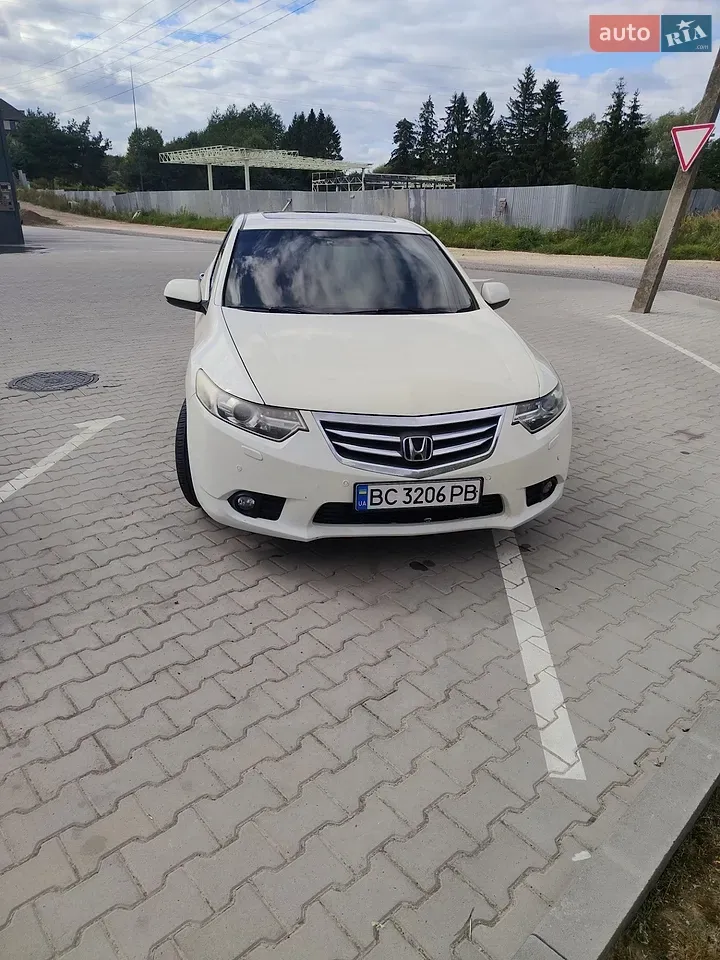 Honda Accord 2011 photo 2