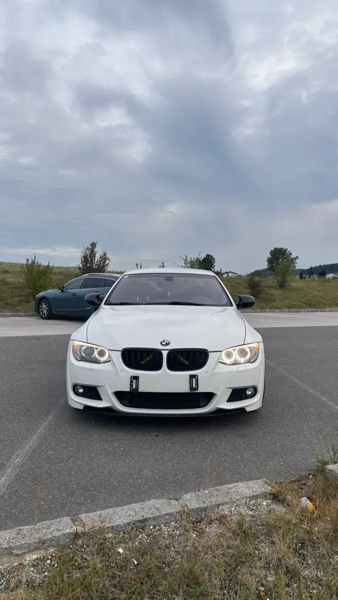 BMW 3 Series 2011 photo 3