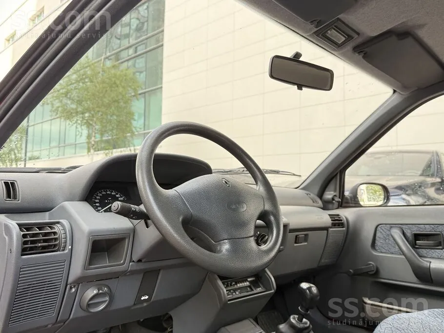 Renault Clio 1996 photo 5