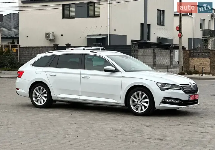 Skoda Superb 2021 photo 3