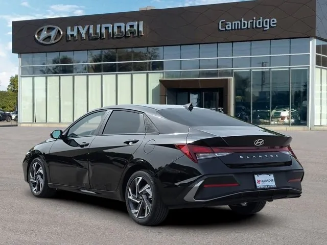 Hyundai Elantra 2025 photo 3