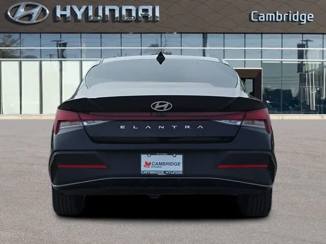 Hyundai Elantra 2025 photo 4