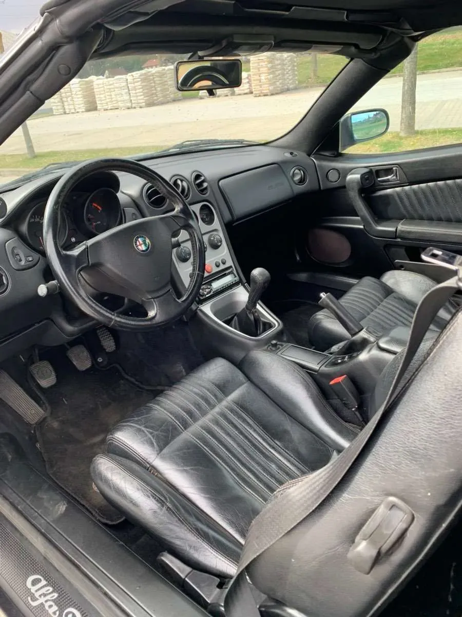 Alfa Romeo Spider 2003 photo 3
