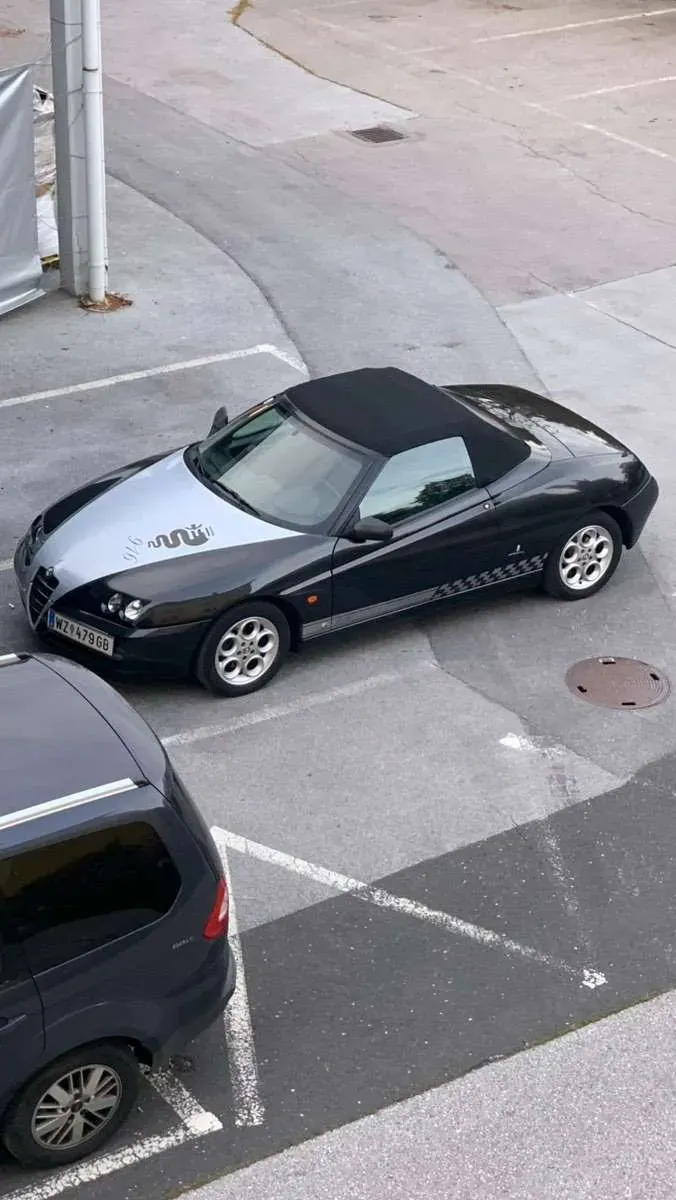 Alfa Romeo Spider 2003 photo 2