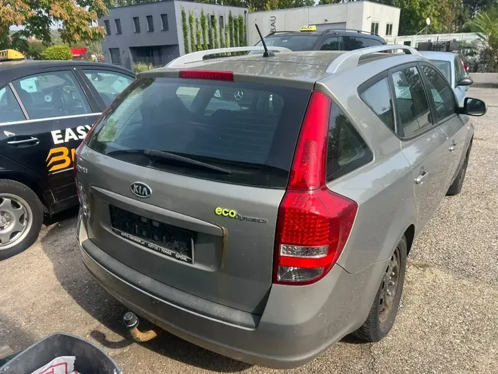 Kia Ceed 2011 photo 2