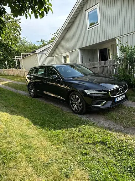 Volvo V60 2022 photo 2