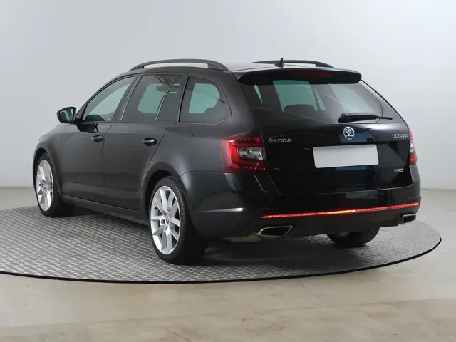 Skoda Octavia Combi 2018 photo 3