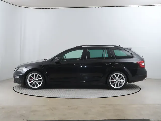 Skoda Octavia Combi 2018 photo 2