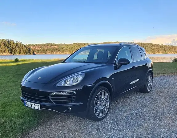 Porsche Cayenne 2013 photo 2