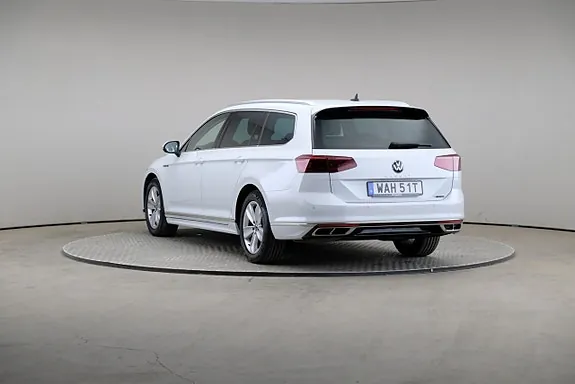 Volkswagen Passat 2023 photo 2