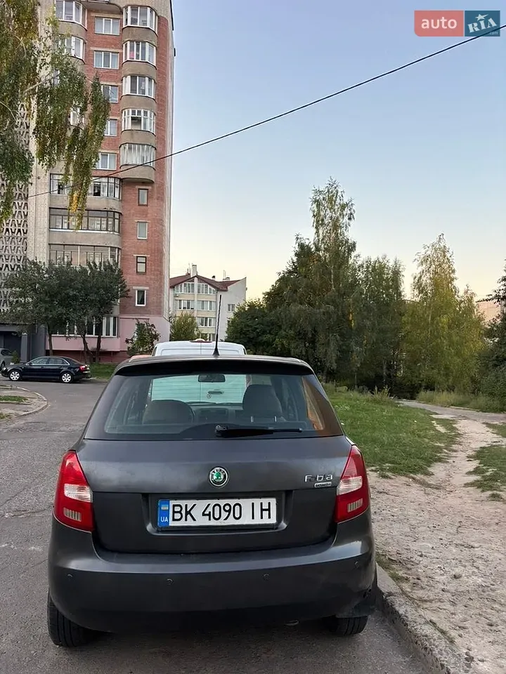 Skoda Fabia 2008 photo 3
