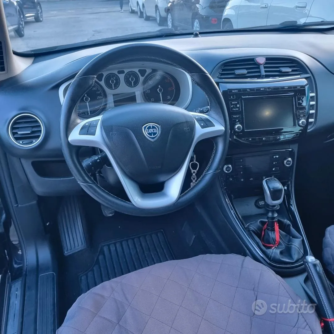 Lancia Delta 2011 photo 3