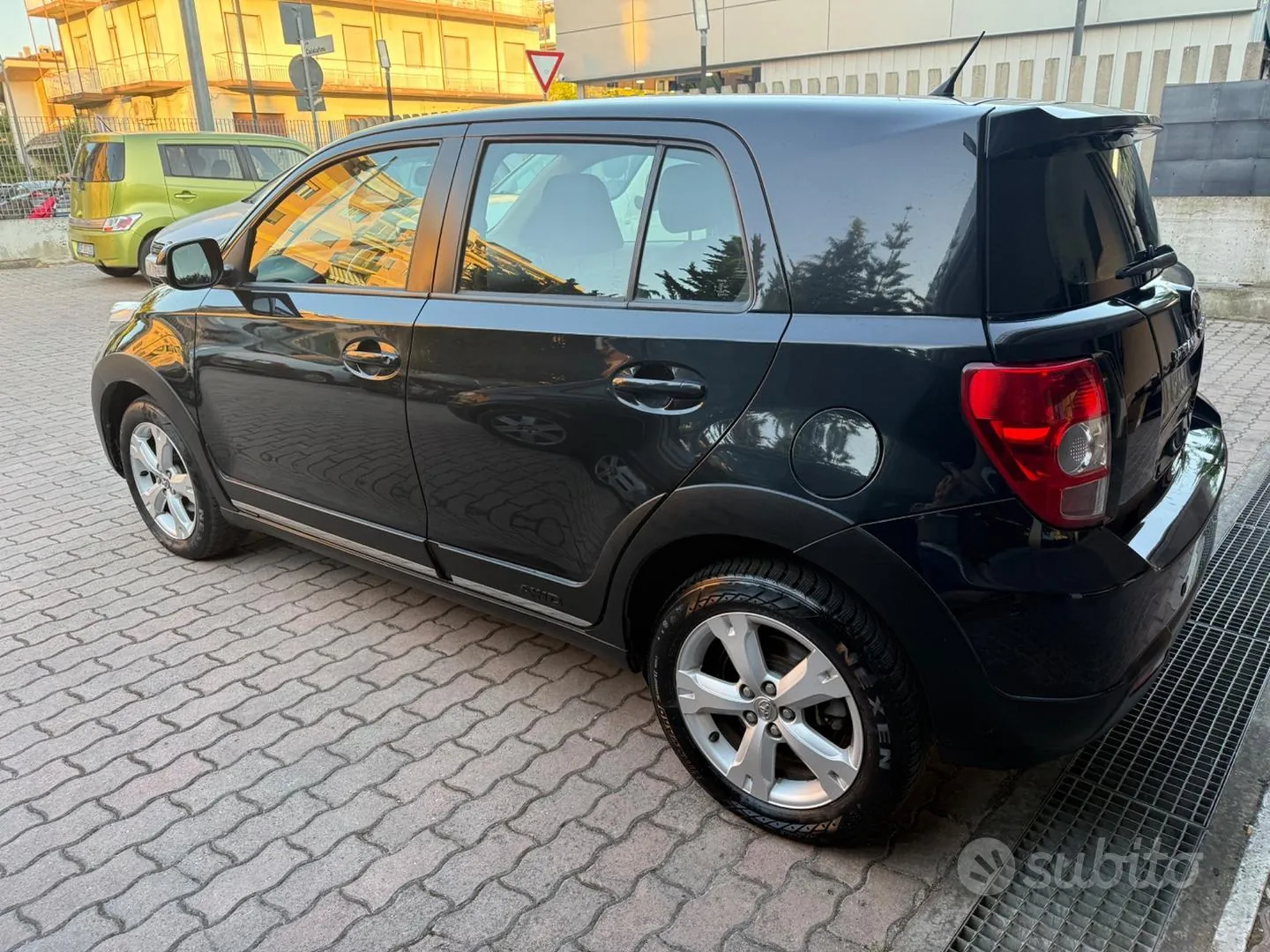 Toyota Urban Cruiser 2010 photo 2