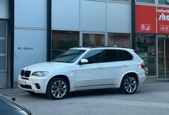 BMW X5 2011 photo 2