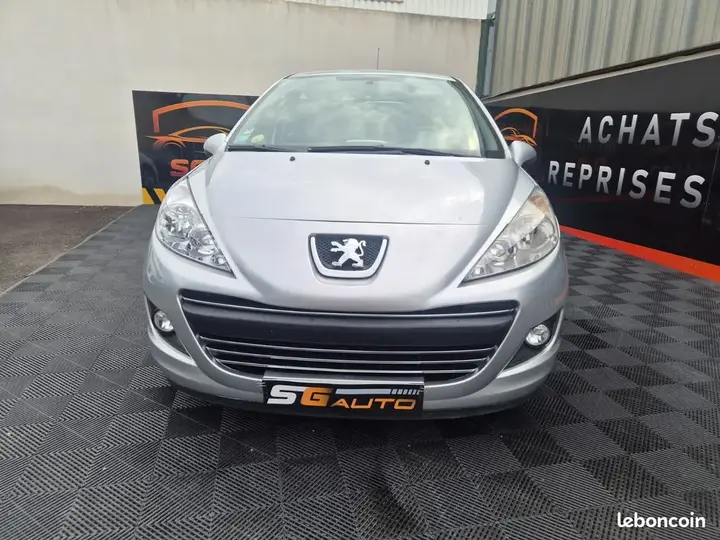 Peugeot 207 2013 photo 2