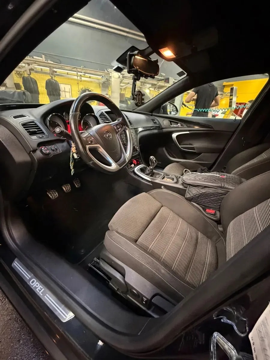 Opel Insignia 2011 photo 2