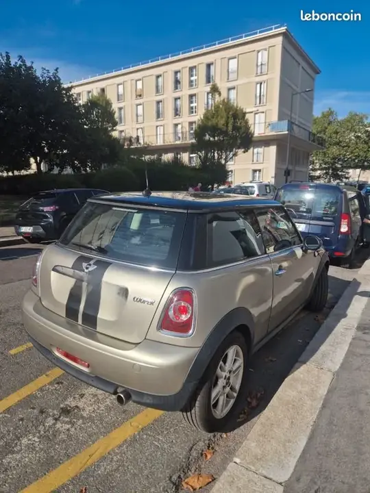 Mini Cooper 2010 photo 2
