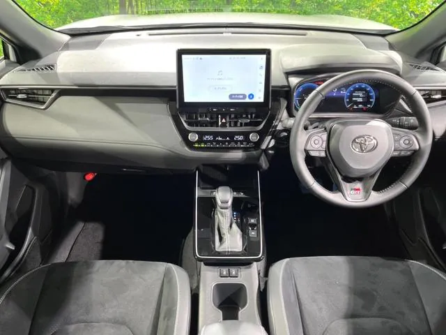 Toyota Corolla Cross Gr Sport 4Wd Glass Roof 2025 photo 2