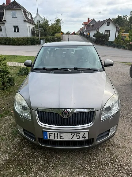 Skoda Fabia 2010 photo 2