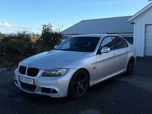 BMW 320D 2010 photo 2