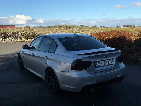 BMW 320D 2010 photo 4